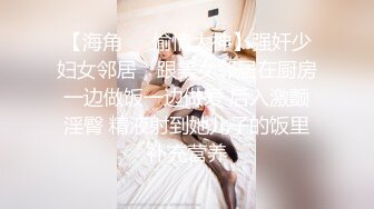 网红级爆乳女神下海小尺度诱惑，颜值超棒大奶翘臀，带着项圈跳蛋塞逼，放着自己的小视频，珍珠内裤小穴若隐若现