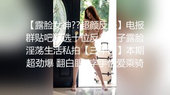 【大王带你来寻花】真实良家卧室偷情，短发人妻，身材不错，边看毛片边口交，外表贤淑人妻原来私下这么骚