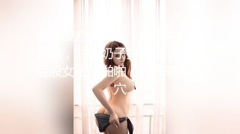 从她的角色扮演中释放出她柔软的乳房并将它们挤到你的脸上。