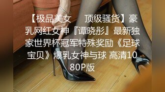 喜欢硬鸡鸡的清纯可爱大学美女不停舔鸡鸡