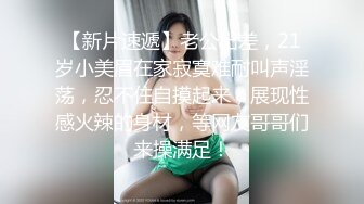 黑丝露脸极品萝莉小少妇激情大秀3P被两个大哥玩弄抽插，口交大鸡巴让大哥压在身下无套爆草射逼上，精彩刺激