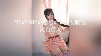 【新片速遞】  金丝眼镜的学生头妹子，岔腿跳蛋自慰，双手揉胸，吊钟白皙柰奶子，特写跳蛋插穴刺激的很