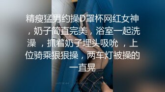 帽子哥偷拍 女神上厕所没带纸用口罩擦逼擦屁眼,等女神走后帽子哥如获至宝