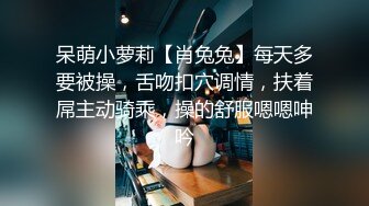 主題酒店鐘點房拍攝到的一對饑渴年輕情侶開房愛愛 互相上位草對方被草到搖頭晃腦 露臉高清