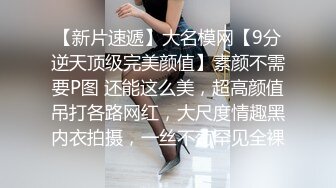 偷拍邻居家小女儿洗澡,不讲个人卫生,懒得去便池尿,直接蹲在地上尿,全部尿在自己脚上了